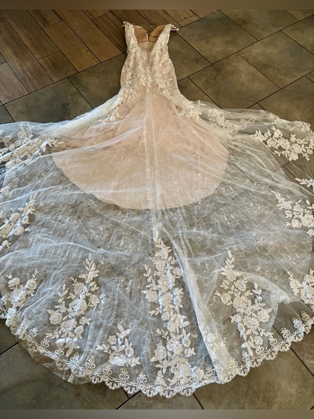 Essence of Australia Wedding Dress - Picture 15 of 16